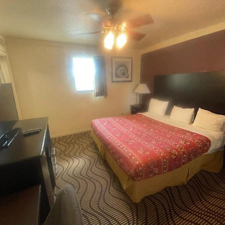 Relax Inn Manor Ngoại thất bức ảnh